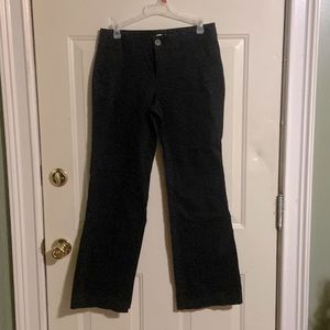 Old Navy Black women’s cotton khaki trouser. Size 4P